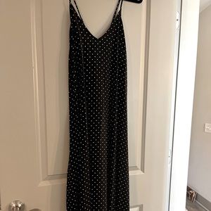 Womens Size Large ,Old Navy ,Strap  shoulder ,light weight navy/white polka dots